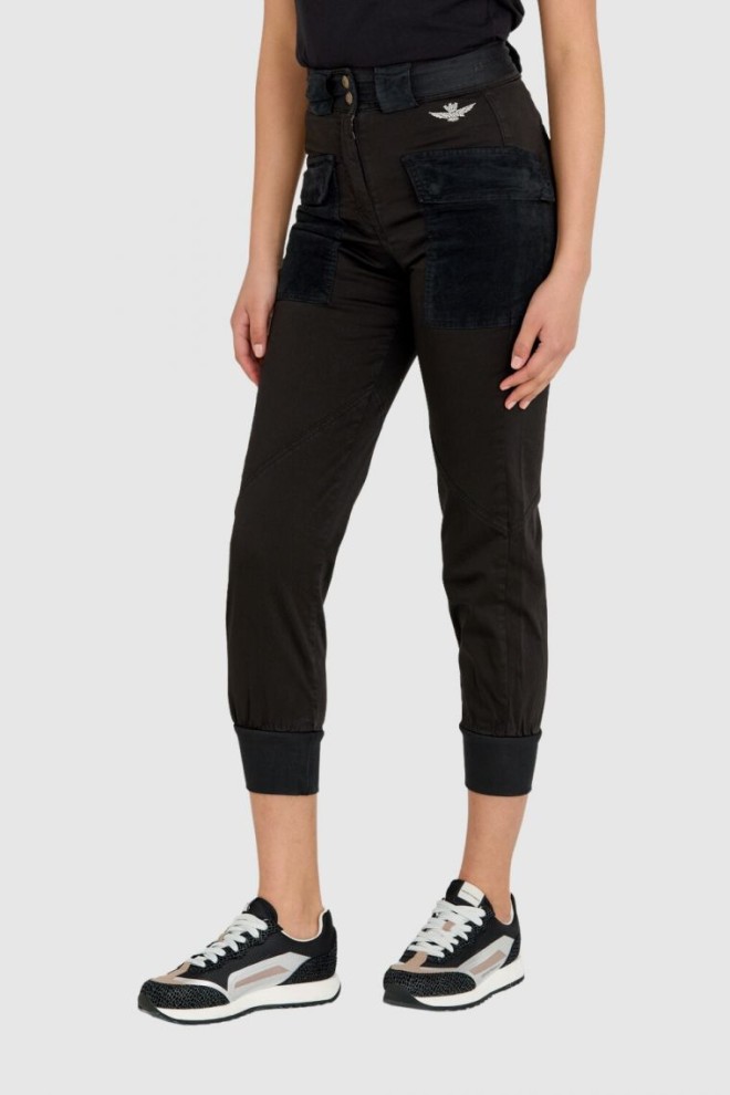 AERONAUTICA MILITARE Pantaloni cargo negri pentru femei cu cordon în talie