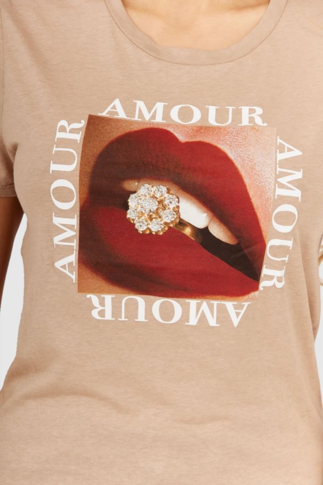 GUESS Beżowy t-shirt damski z nadrukiem amour