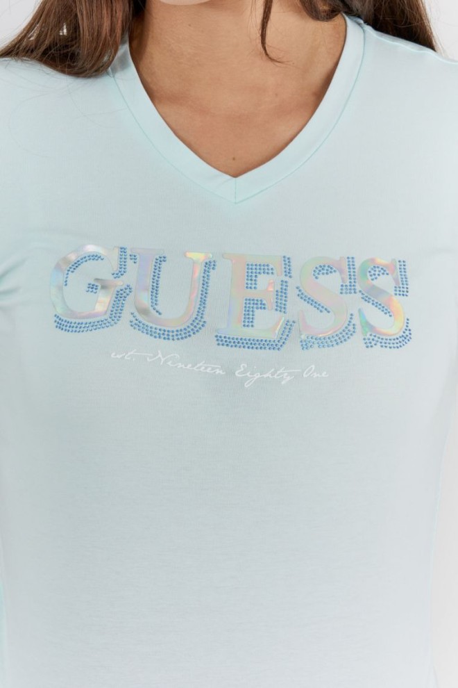 GUESS Błękitny t-shirt damski z metalicznym logo i cyrkoniami