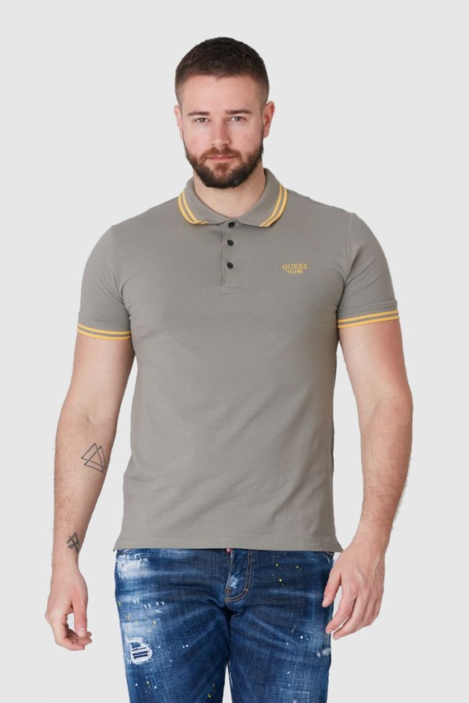 Tricou polo GUESS kaki pentru bărbați cu logo brodat