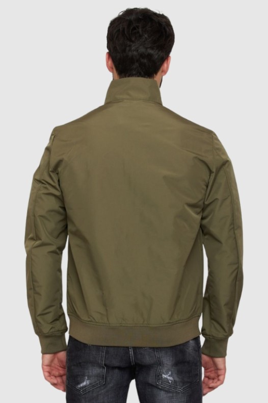 Jachetă de tranziție pentru...