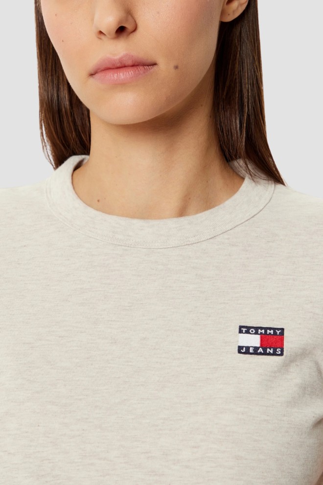 TOMMY JEANS Бежева жіноча футболка з маленьким логотипом