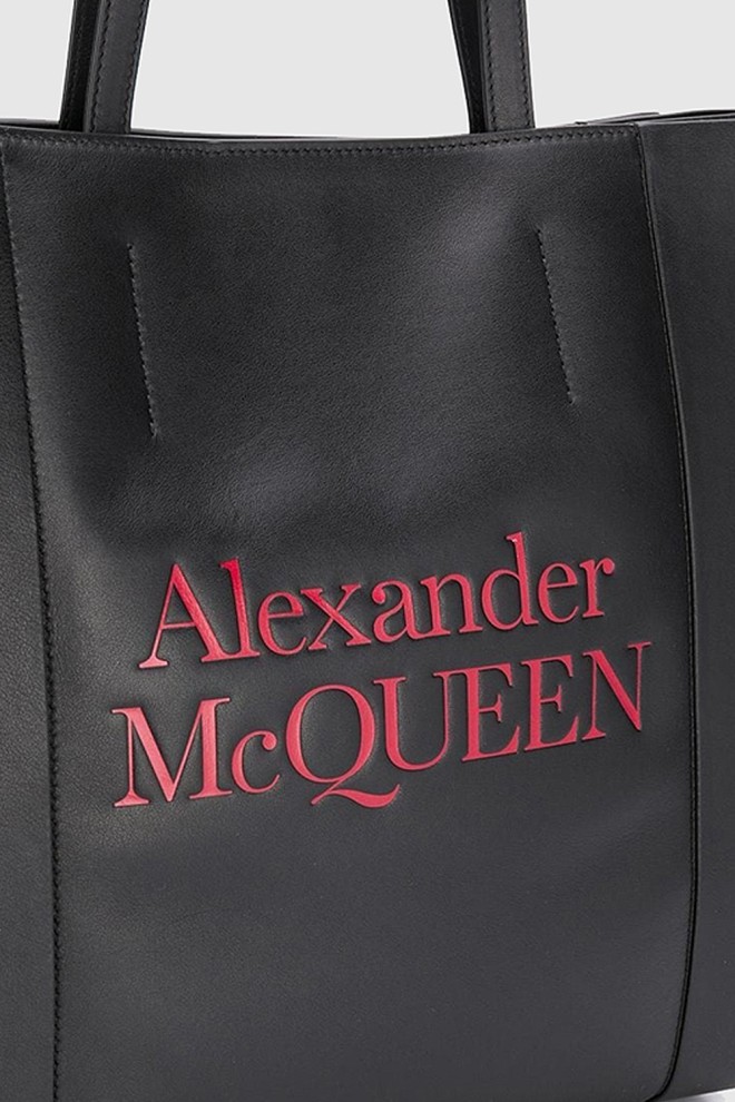 ALEXANDER MCQUEEN Czarna skórzana shopperka z czerwonym logo