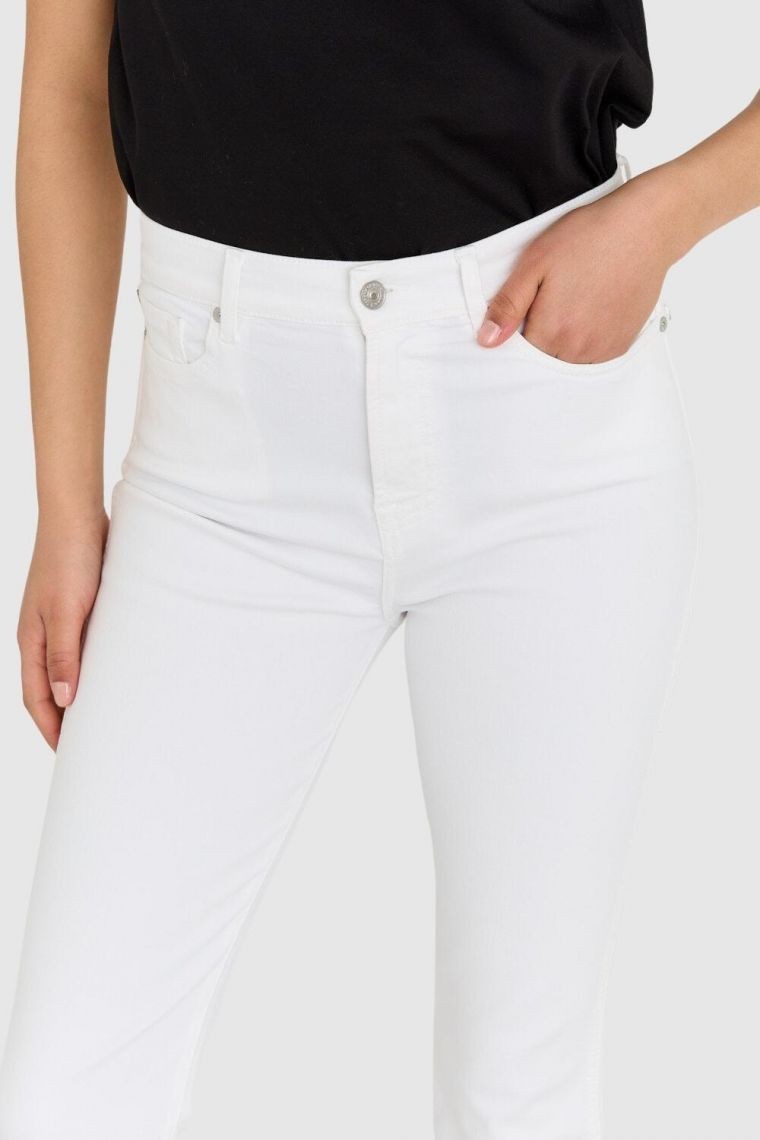 7 FOR ALL MANKIND Białe jeansy damskie z poszerzoną surowo zakończoną nogawką HW Slim Kick