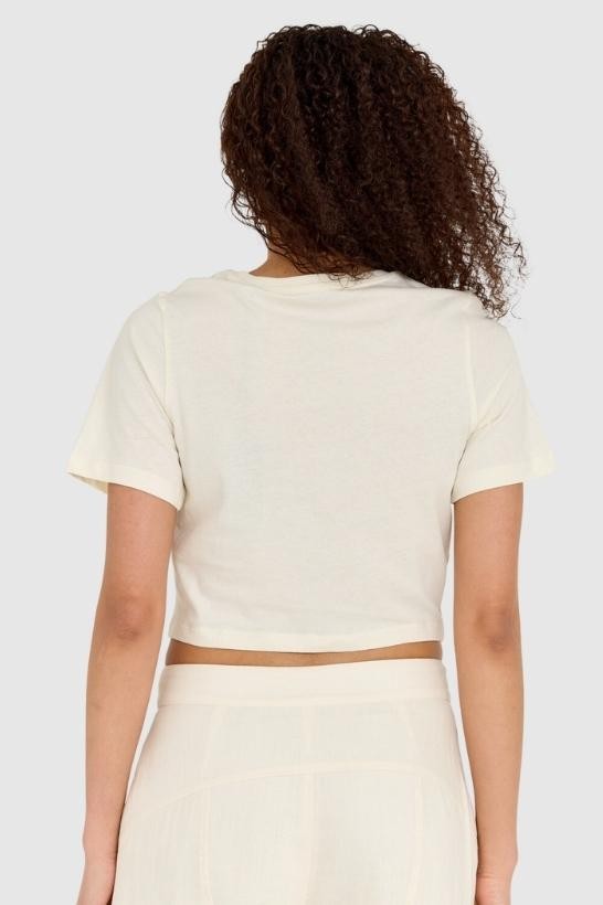 GUESS Kremowy t-shirt damski cropped fit piercing