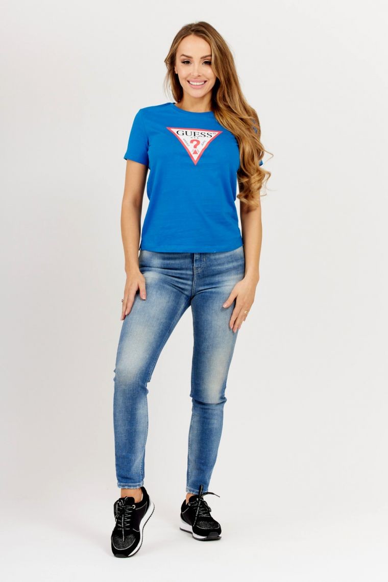 GUESS Niebieski t-shirt damski z dużym trójkątnym logo