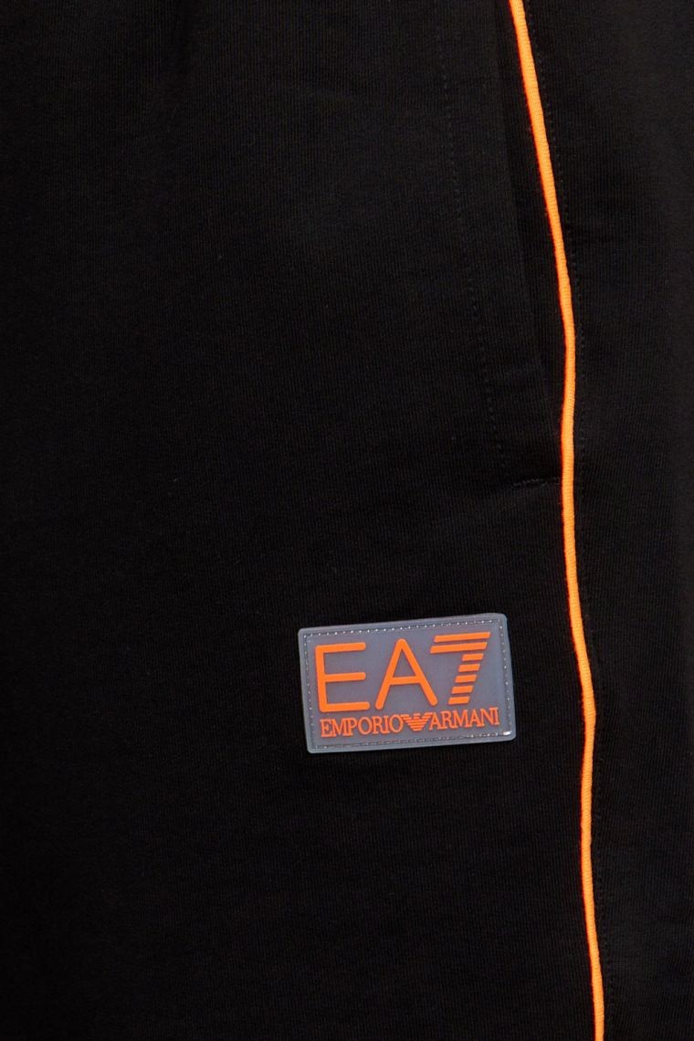 EA7 Czarne męskie szorty bawełniane z pomarańczowymi lampasami