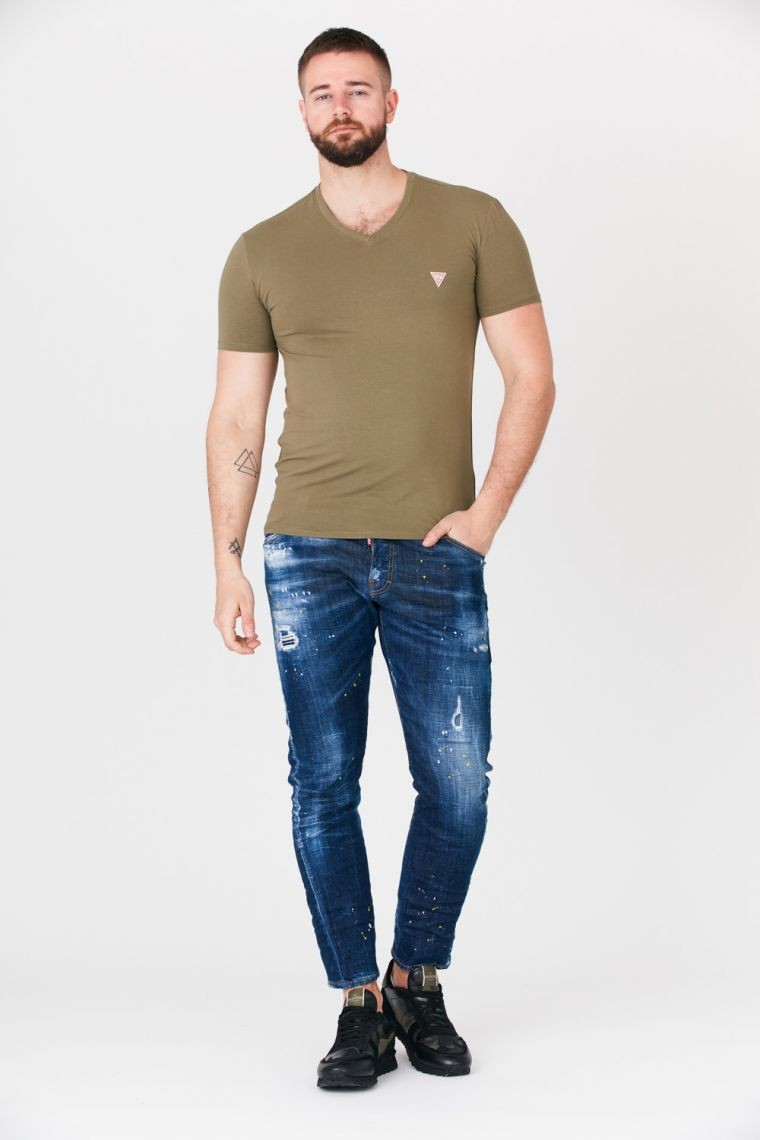 GUESS Khaki t-shirt męski w serek z elastanem