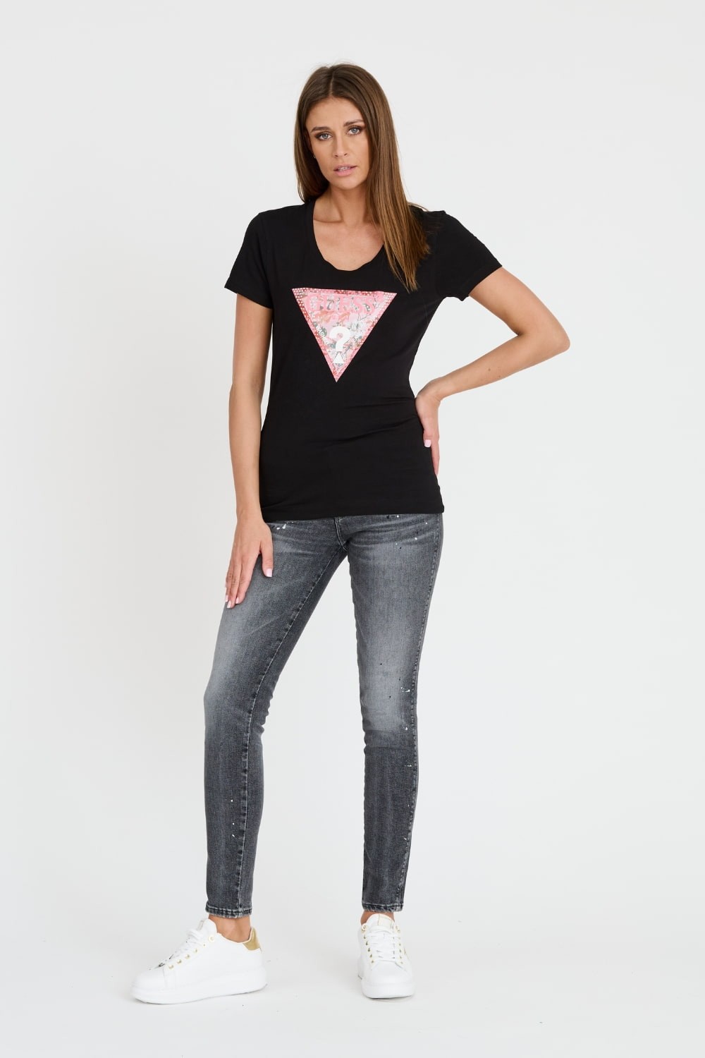 GUESS Czarny t-shirt Satin Triangle Tee