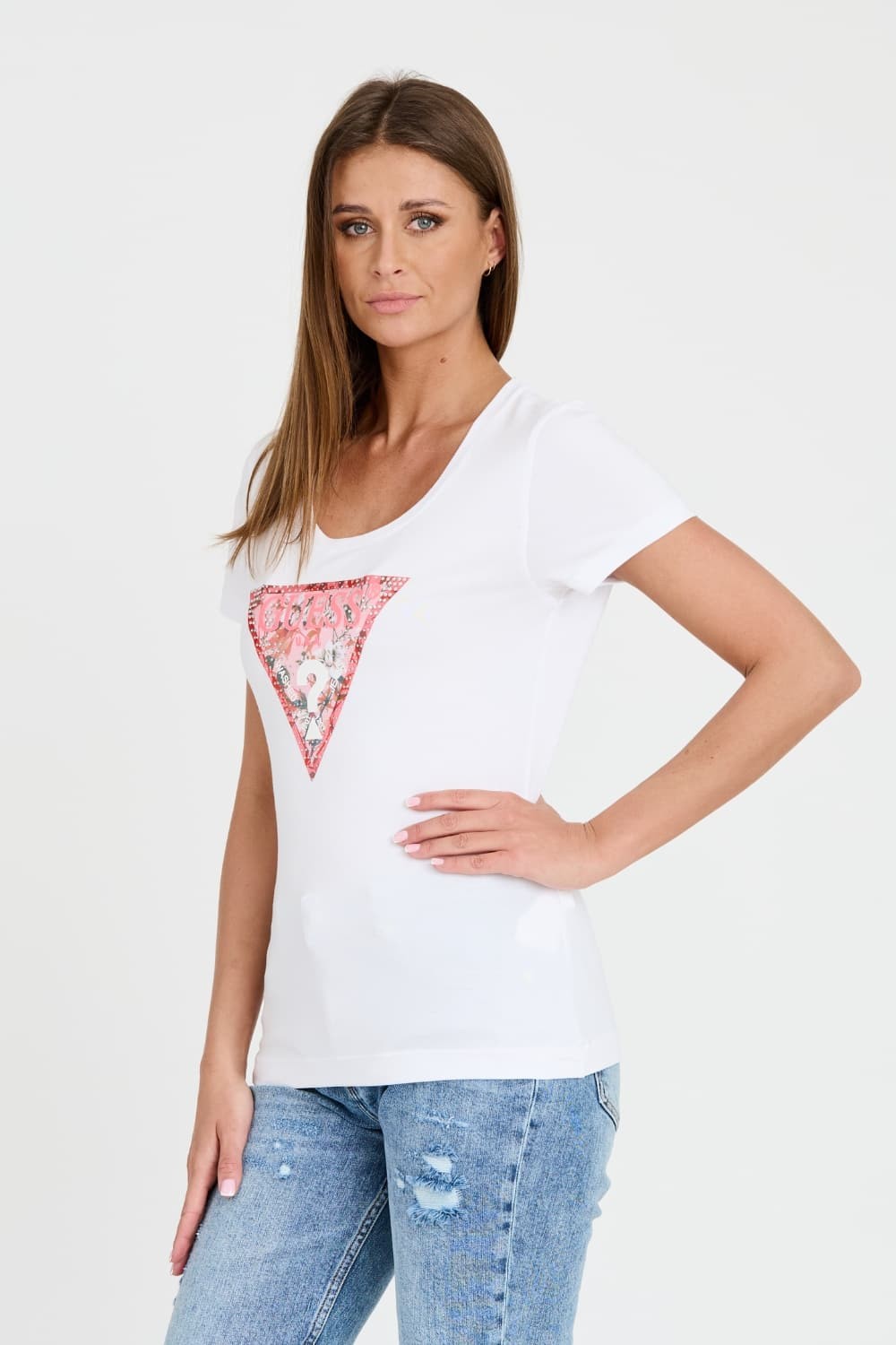 GUESS Biały damski t-shirt Satin Triangle Tee