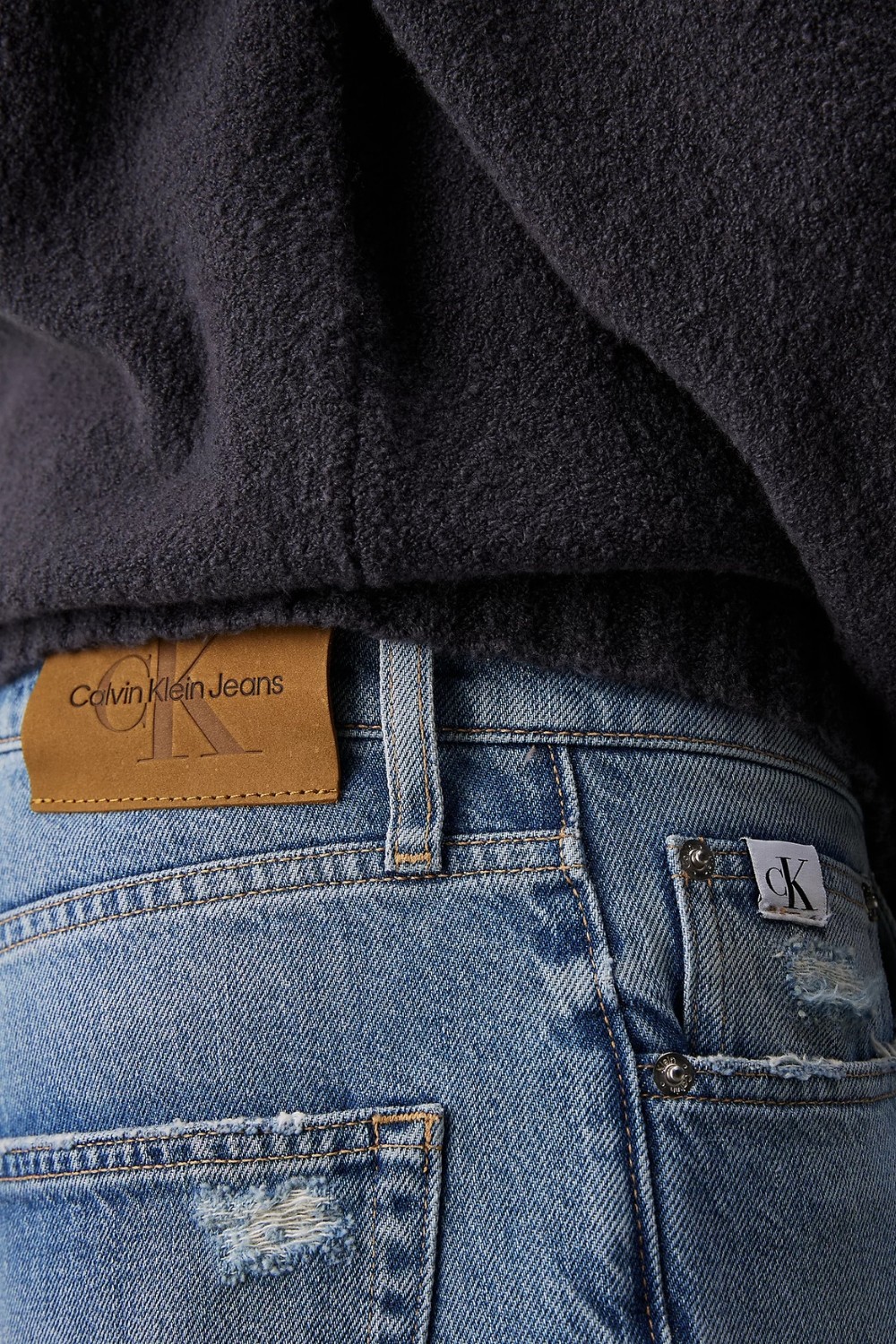 CALVIN KLEIN Błękitne męskie jeansy Dad Jean