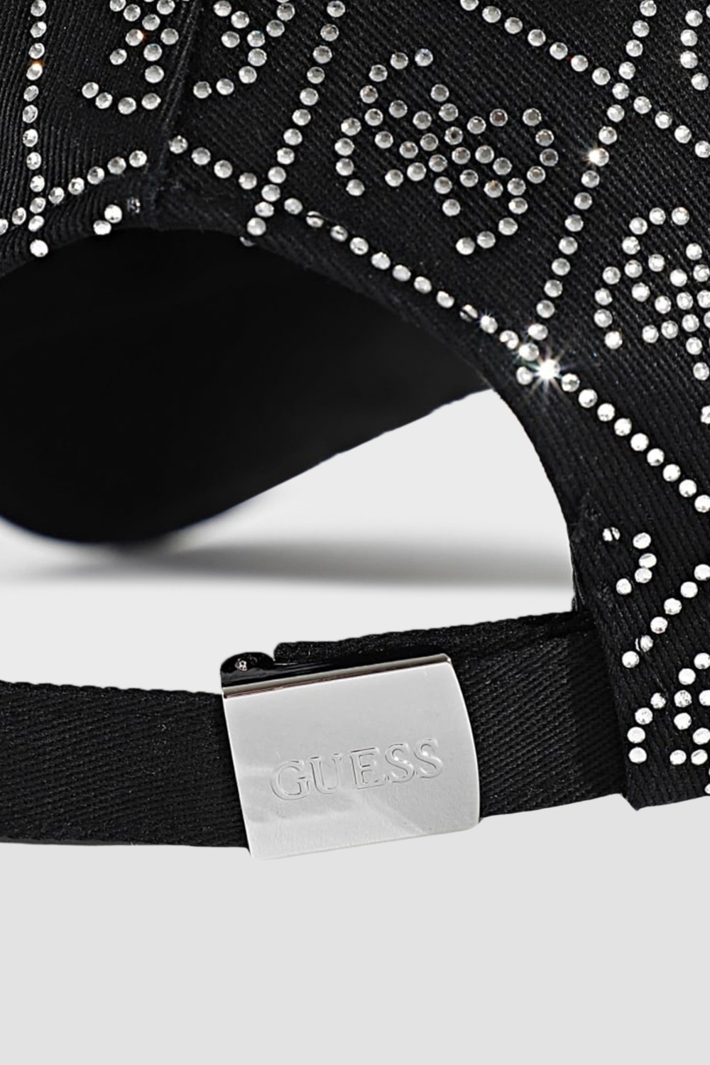 GUESS Czarna damska czapka z cyrkoniami