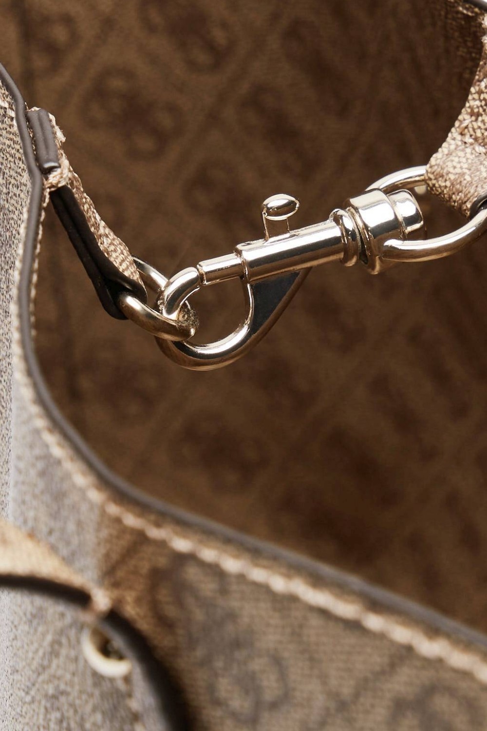 Жіноча сумка-шоппер GUESS Brenton коричневого кольору