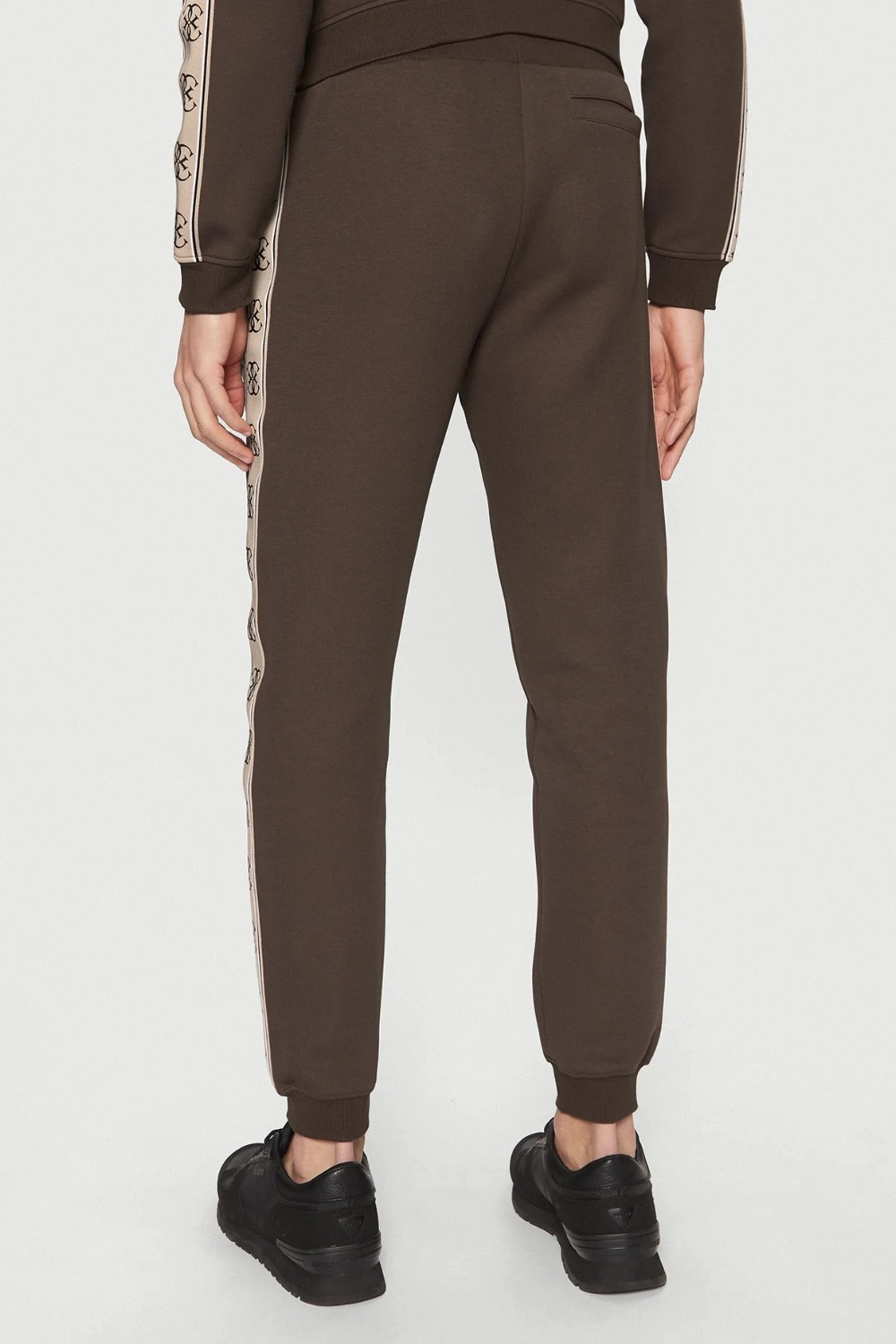 GUESS Brązowe męskie spodnie dresowe z lampasami Mickey