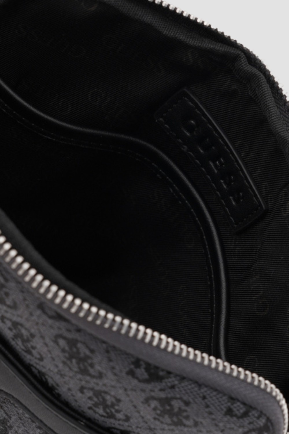 GUESS Szara saszetka męska logowana Milano