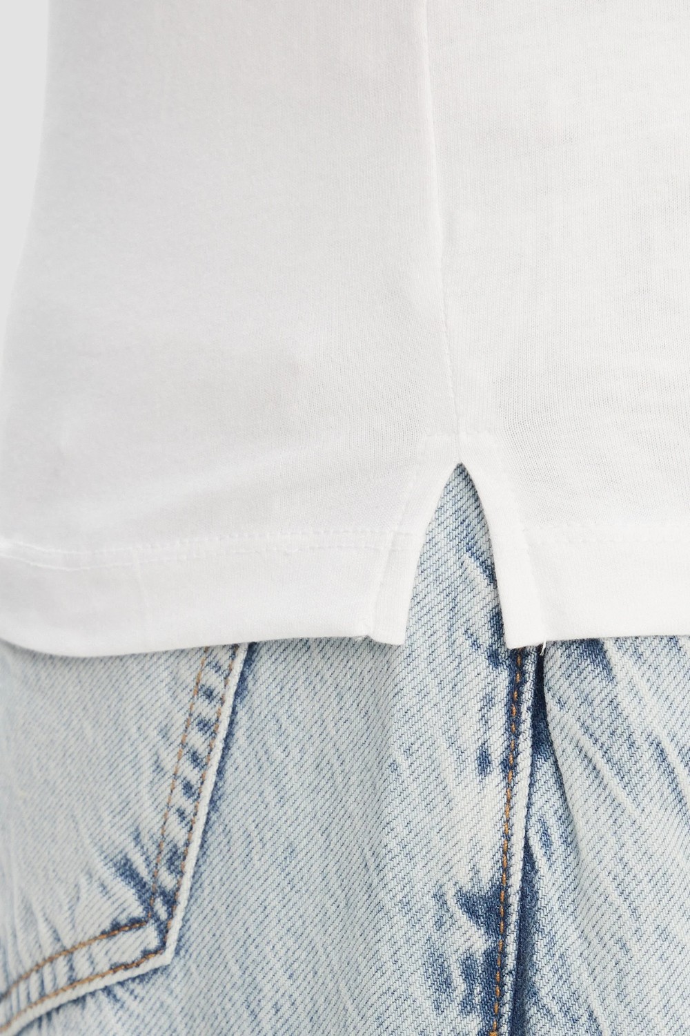 GUESS Biały damski t-shirt Pearls Love