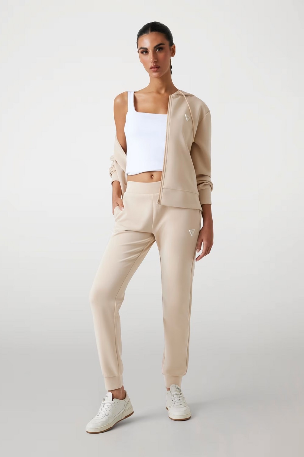 GUESS Spodnie damskie dresowe w kolorze taupe Olympe