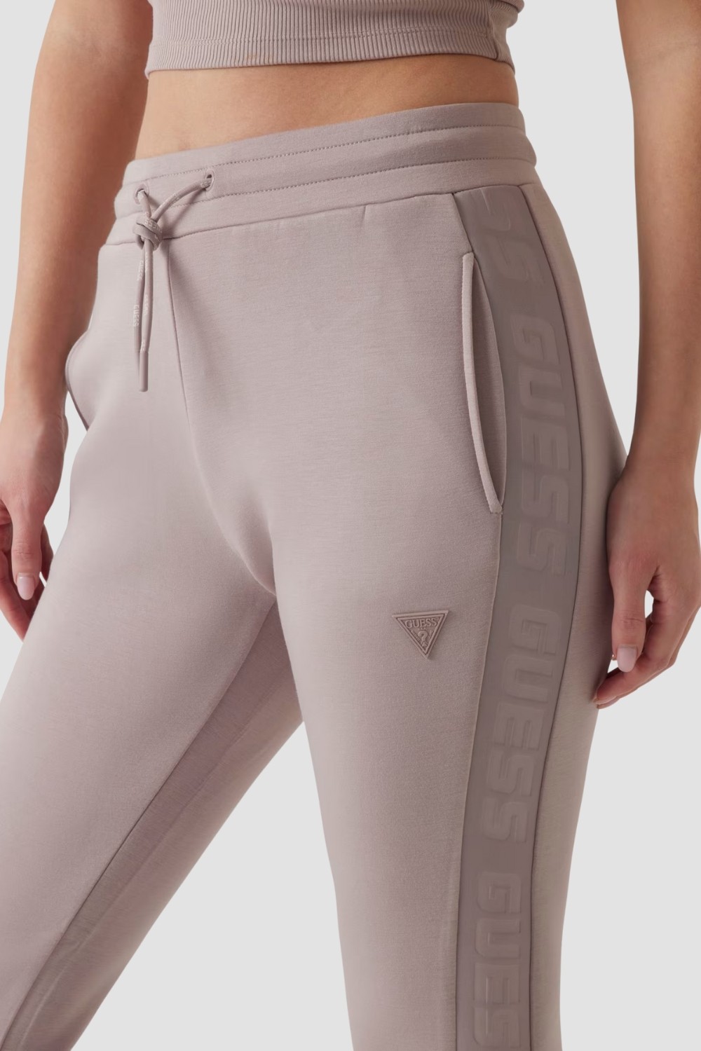 GUESS Dresowe damskie spodnie w kolorze taupe Allie Scuba
