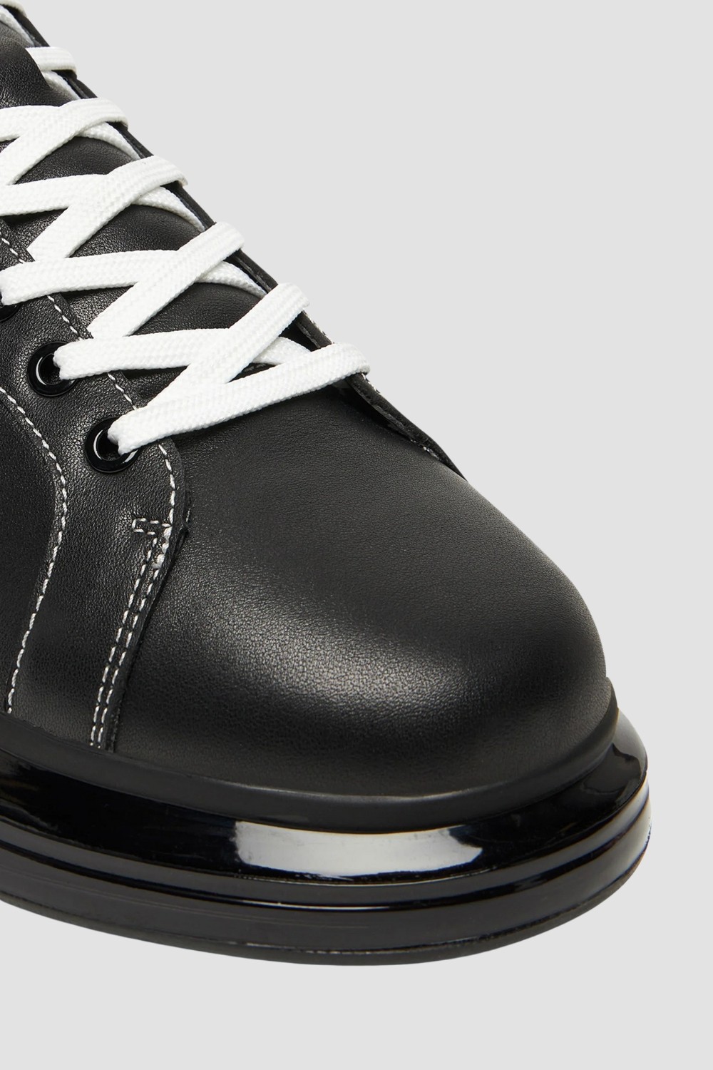 KARL LAGERFELD Czarne męskie sneakersy skórzane Kapri Kushion Lo Lace