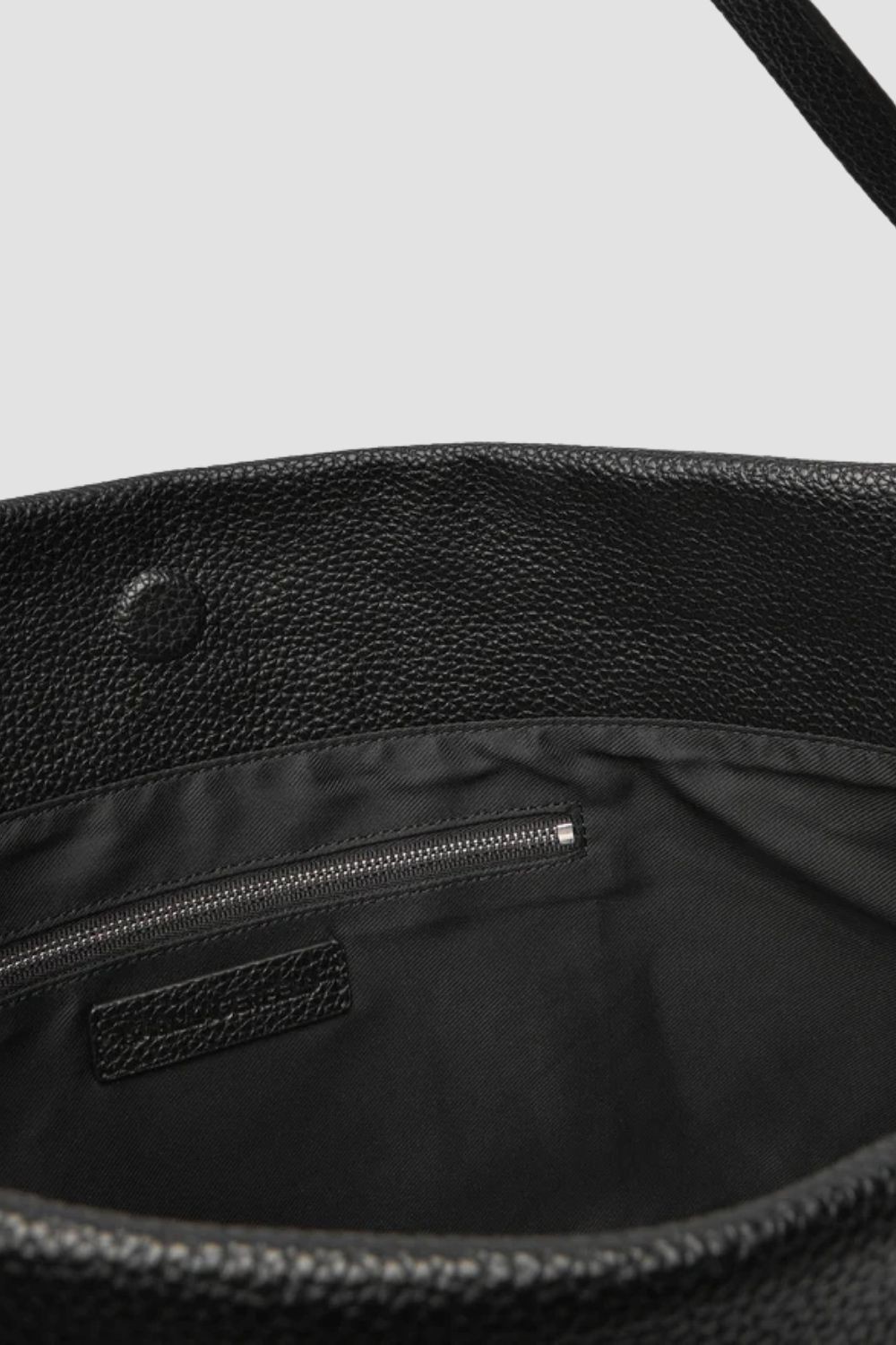 Жіноча чорна сумка для покупок Ikon Pebble Hobo від KARL LAGERFELD 